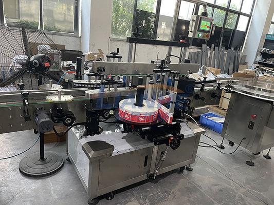 Αυτόματη 4 ακροφυσίων ιξώδης μηχανή πλήρωσης λοσιόν υγρή για το καθαριστικό σαμπουάν σαπουνιών